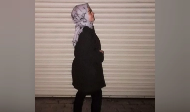 Türbanlı Kızın Nudeleri