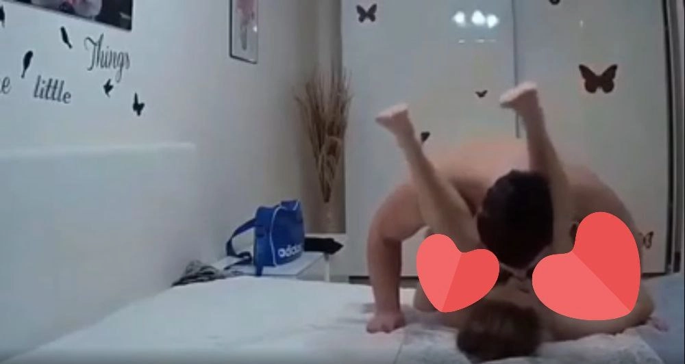 Üniversiteli manitasını okuldan alıp boş eve götürüp amına vuruyor