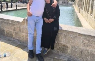 Doğulu çift yengenin yaşı büyük galiba abiden