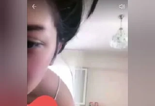 Kaşar herkesin önünde nasıl domaldığını gösteriyor