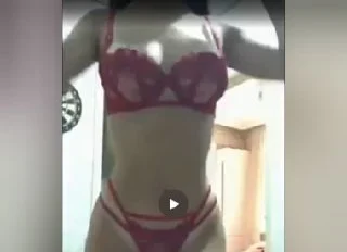 ünili çıtır öğrencievinden video atıyor