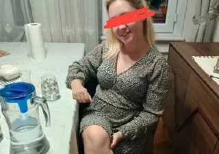 Evli sarışın Leyla