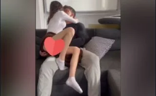 Kurt dövmeli, incecik beyaztenli çıtır kızın üstüne abana abana giriyor