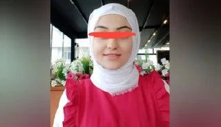 Türbanlı Evli Hatun
