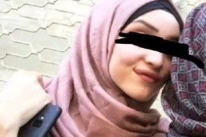 Türbanlı kızın güzel göğüsleri harika birşey