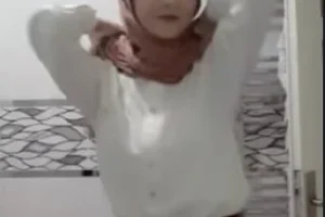 Yanan Şambalisi ile Çıtır Türbanlı